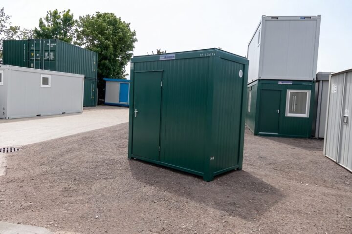 8Ft x 5Ft Mains Toilet / Shower